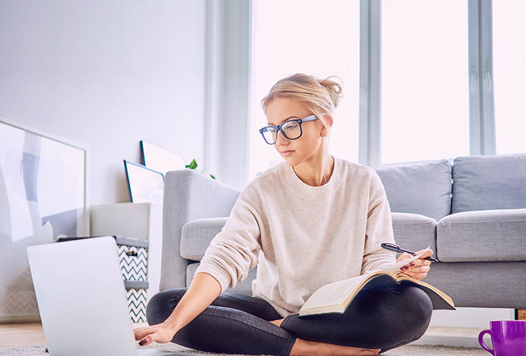 girl checking accounts